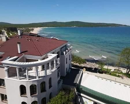 Ashram Hotel Primorsko Exterior photo