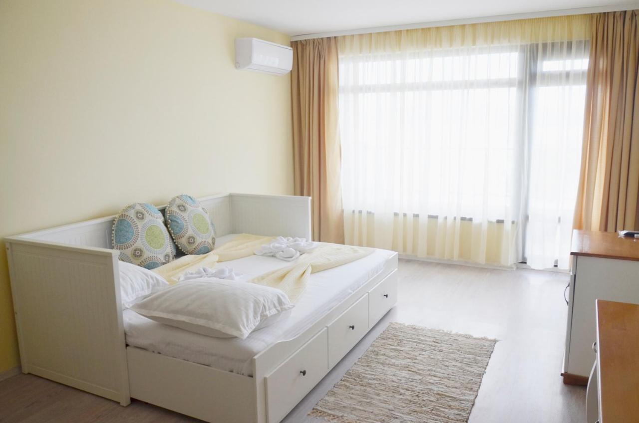 Ashram Hotel Primorsko Exterior photo
