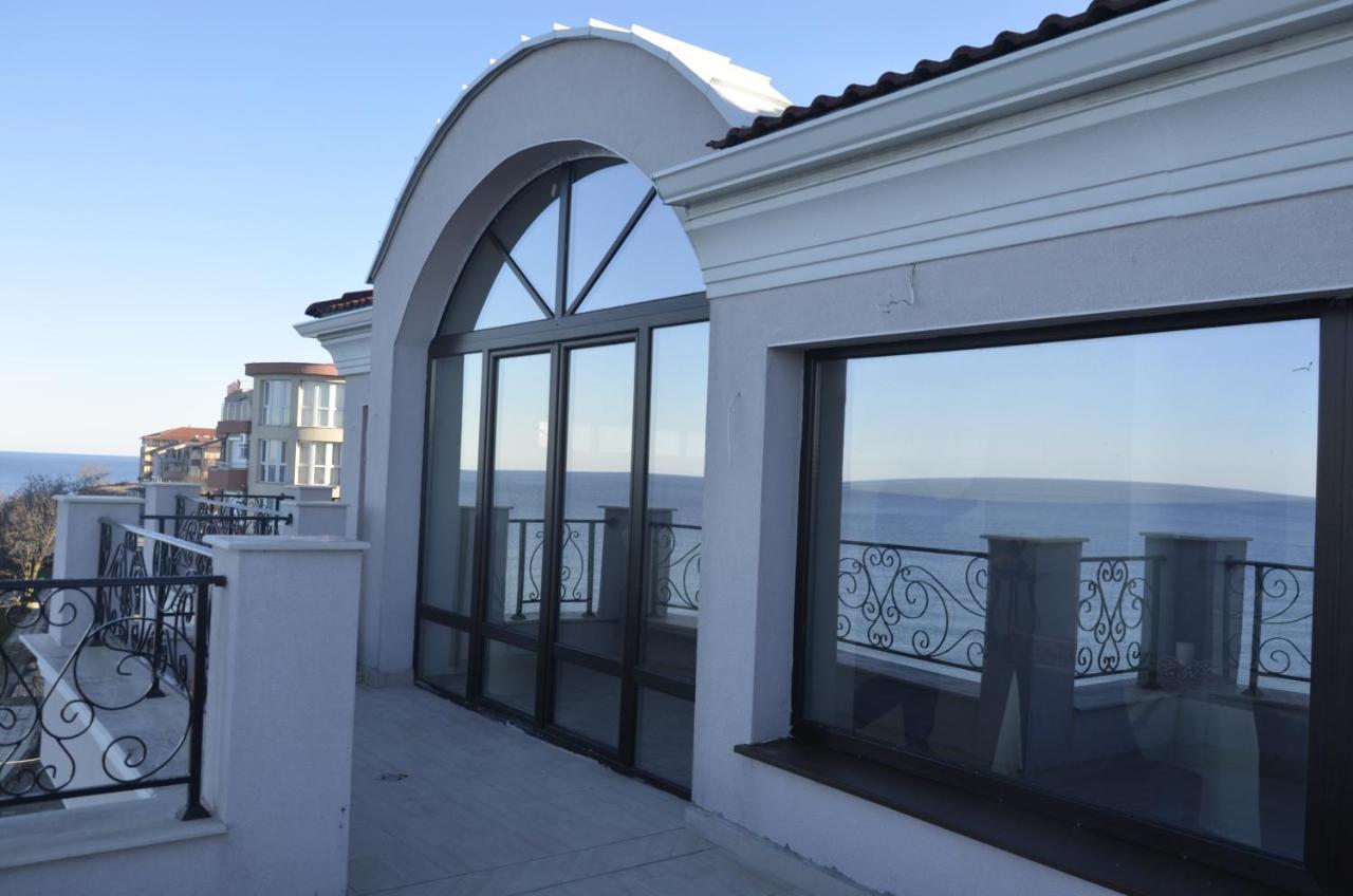 Ashram Hotel Primorsko Exterior photo