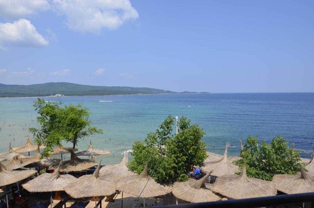Ashram Hotel Primorsko Exterior photo