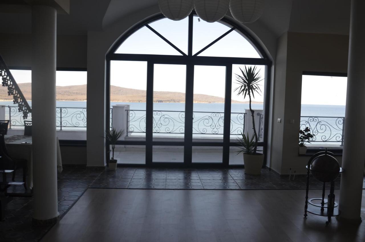 Ashram Hotel Primorsko Exterior photo