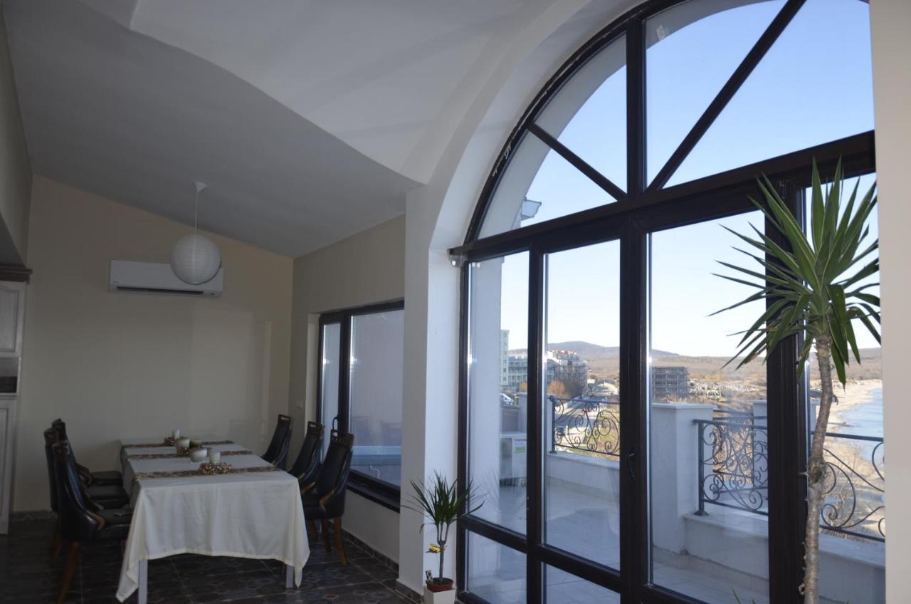 Ashram Hotel Primorsko Exterior photo