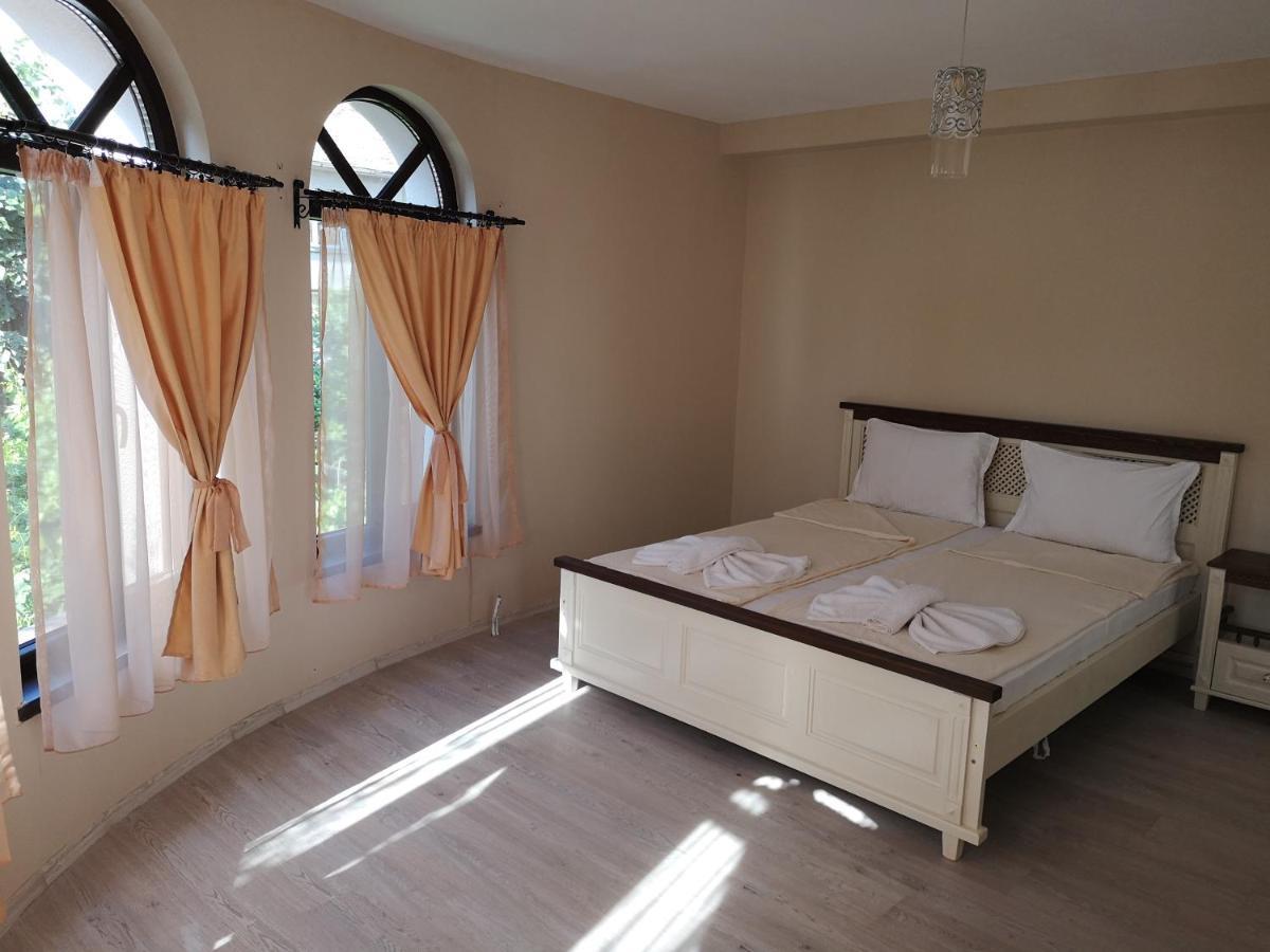 Ashram Hotel Primorsko Exterior photo