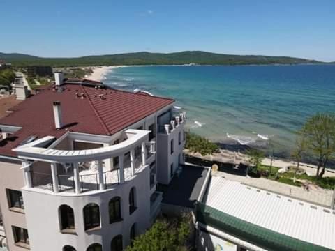 Ashram Hotel Primorsko Exterior photo